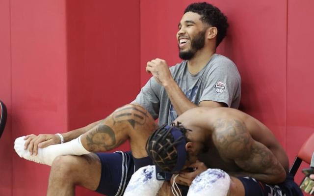 500彩票网-亦兄亦友！比尔塔图姆合力出征 未来在波士顿相遇？